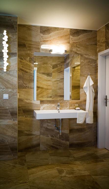 A7 Apartments Комарно Екстер'єр фото