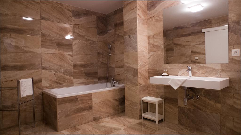 A7 Apartments Комарно Екстер'єр фото