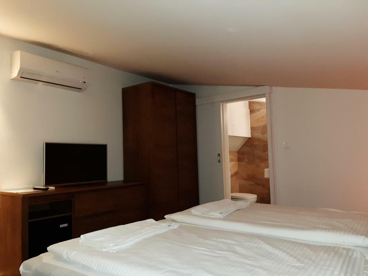 A7 Apartments Комарно Екстер'єр фото